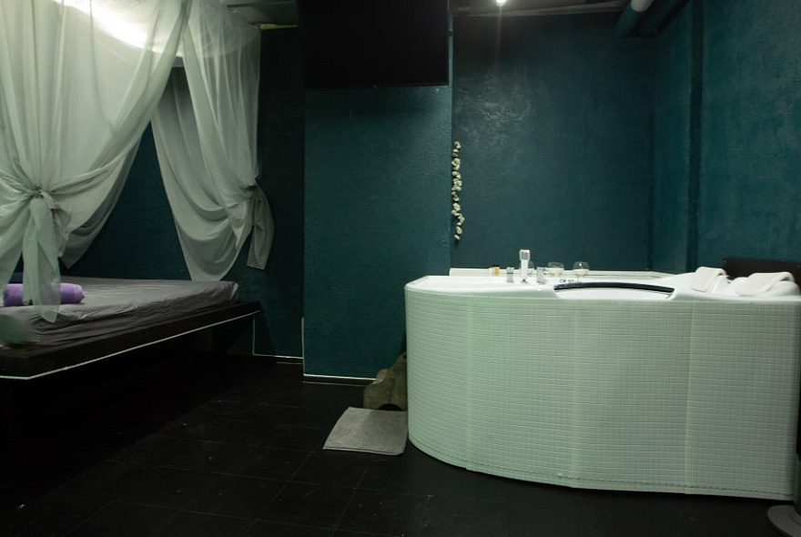Реальные фото салона эротического массажа МЁД в городе Новосибирск